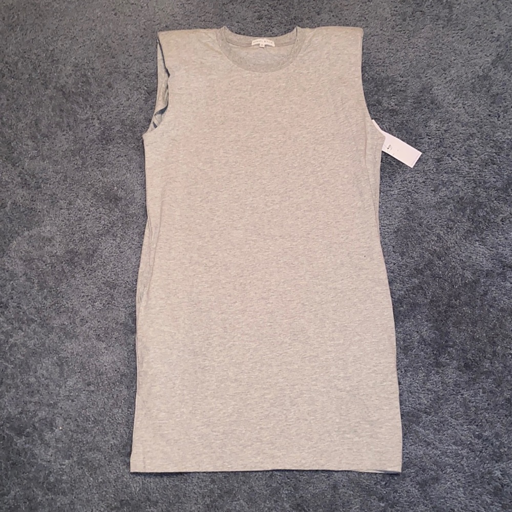 NEW ✨ Kendall & Kylie Shoulder Pad T-Shirt Dress 👌🏼